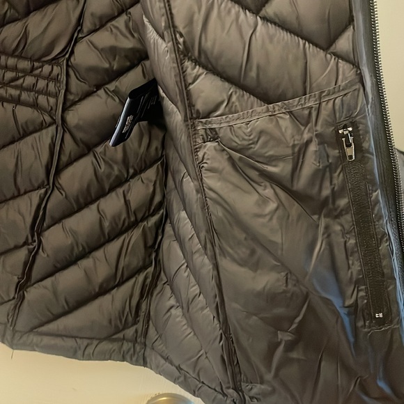 Tommy Hilfiger Puffy Jacket - NWOT - Picture 8 of 13